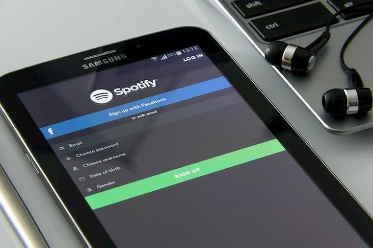 Spotify Sesli Komut Özelliğini Getirdi